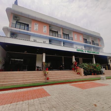 Dungarpur Hotel White Lotus מראה חיצוני תמונה
