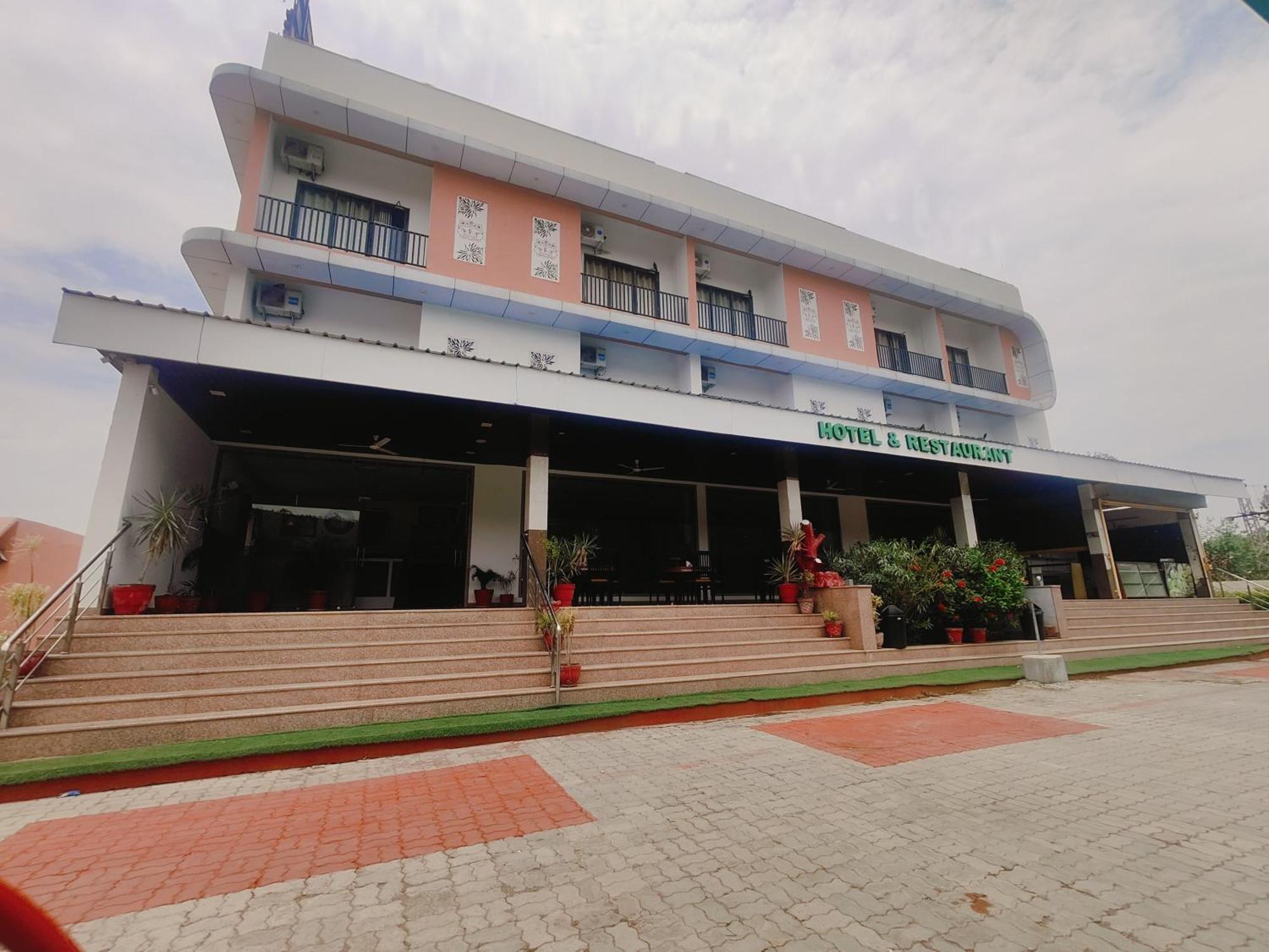 Dungarpur Hotel White Lotus מראה חיצוני תמונה